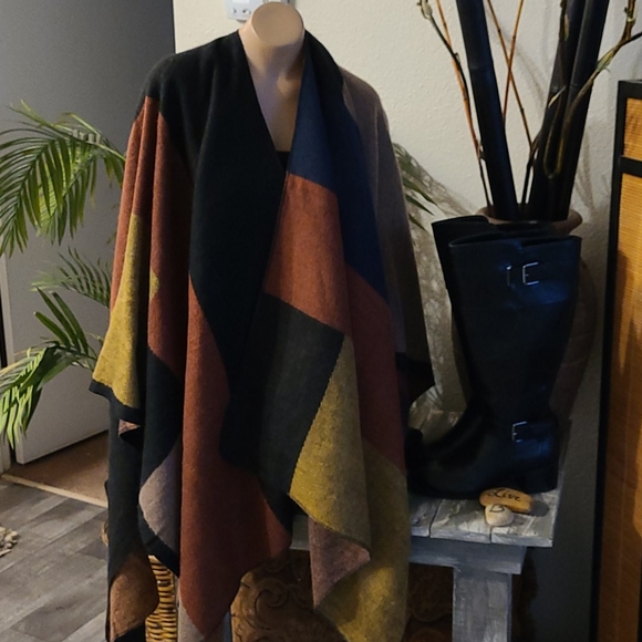 EARTH TONE CAPE NEW WITHOUT TAG. - Picture 8 of 14